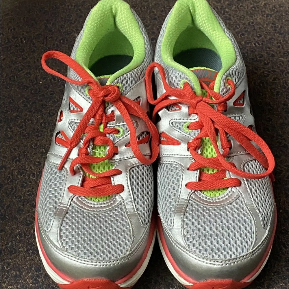 Nike - Dual Fusion Lite Silver Red Running Shoes - Women's Size 6 - 599560-001